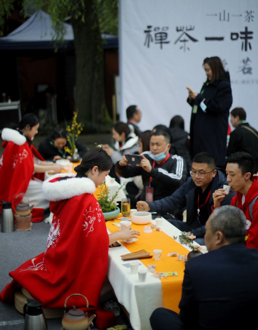 CFEEF0E6-B8DE-4176-B562-DB2DC5331903