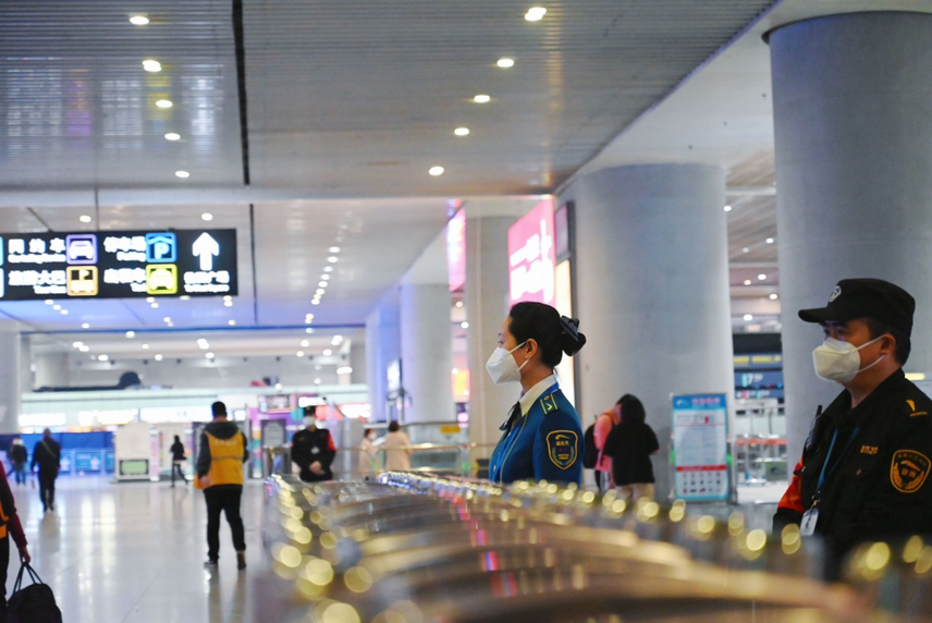 D9645960-28B6-40E3-B294-876322406212