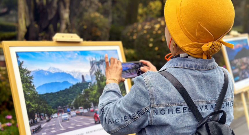 EB1A5678-F056-4A2B-8D77-512C74D48111