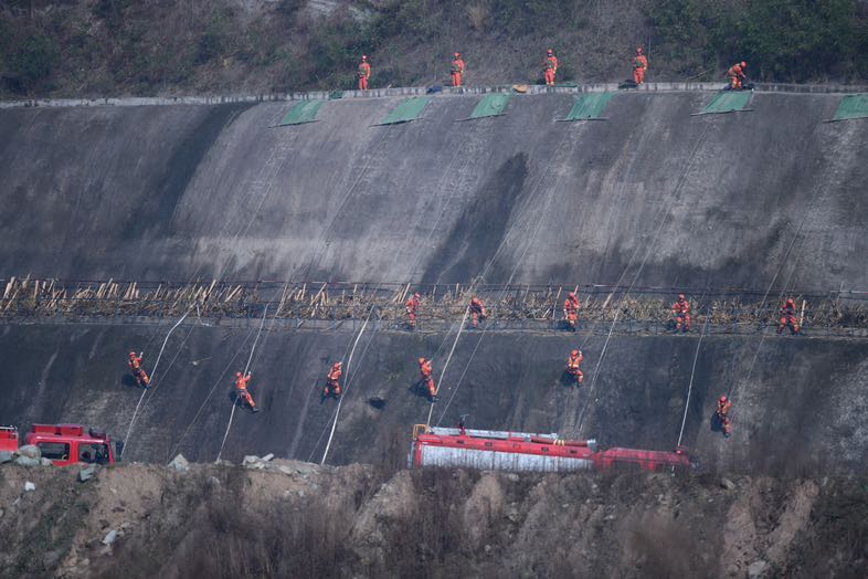 DF07E699-EEC0-47B1-AF89-AF4392D847B2