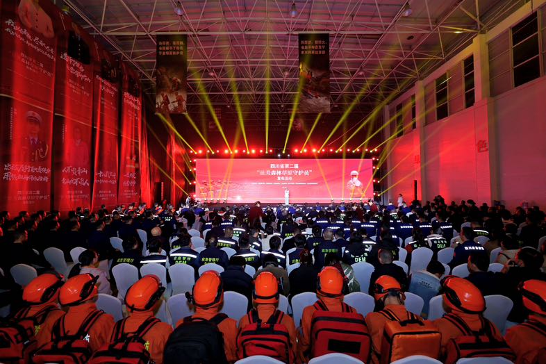 03C60944-AE73-4046-ADEE-5431F1E1BE3F