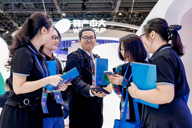 54B492F1-36AC-4D4A-ADEE-E6041442D7E7