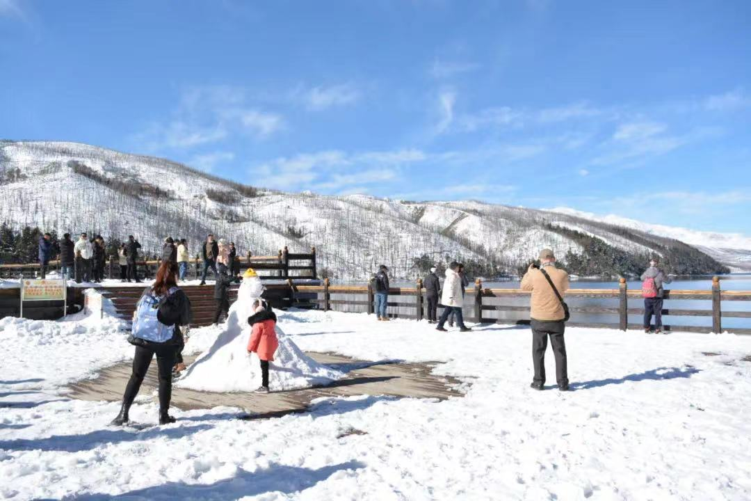 赏冬雪、晒太阳、看蓝冰......一站体验冬日的快乐！