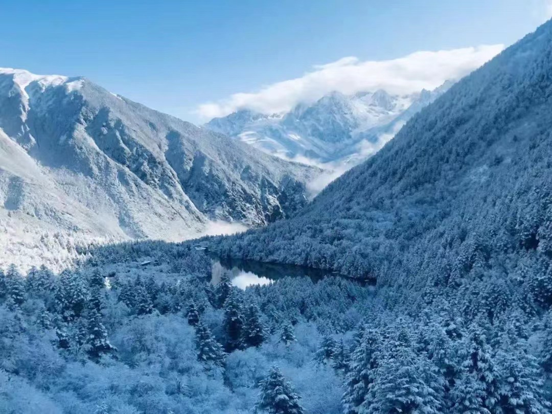 赏冬雪、晒太阳、看蓝冰......一站体验冬日的快乐！