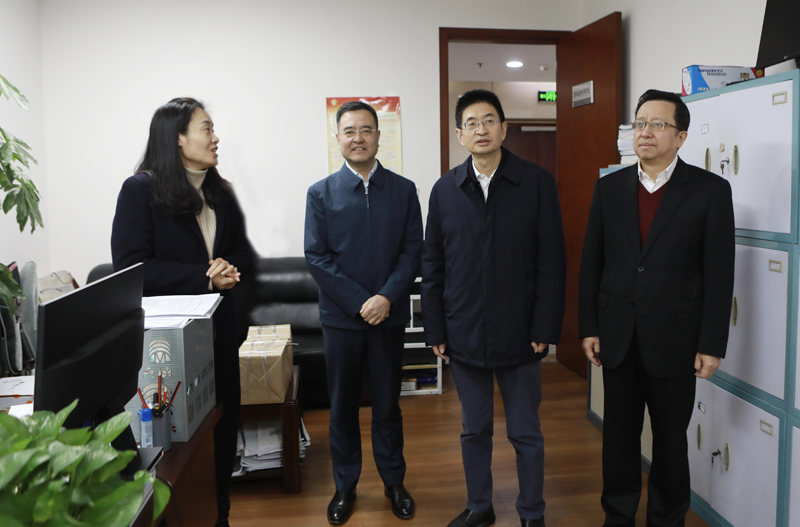 陈炜在调研省国资委时强调
加快推进国资国企改革发展 确保目标任务全面完成「相关图片」