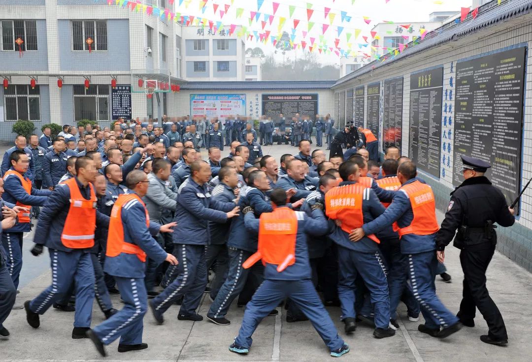 在雷马屏监狱,眉州监狱,金堂监狱,一场针对罪犯哄监闹事,"暴恐分子"