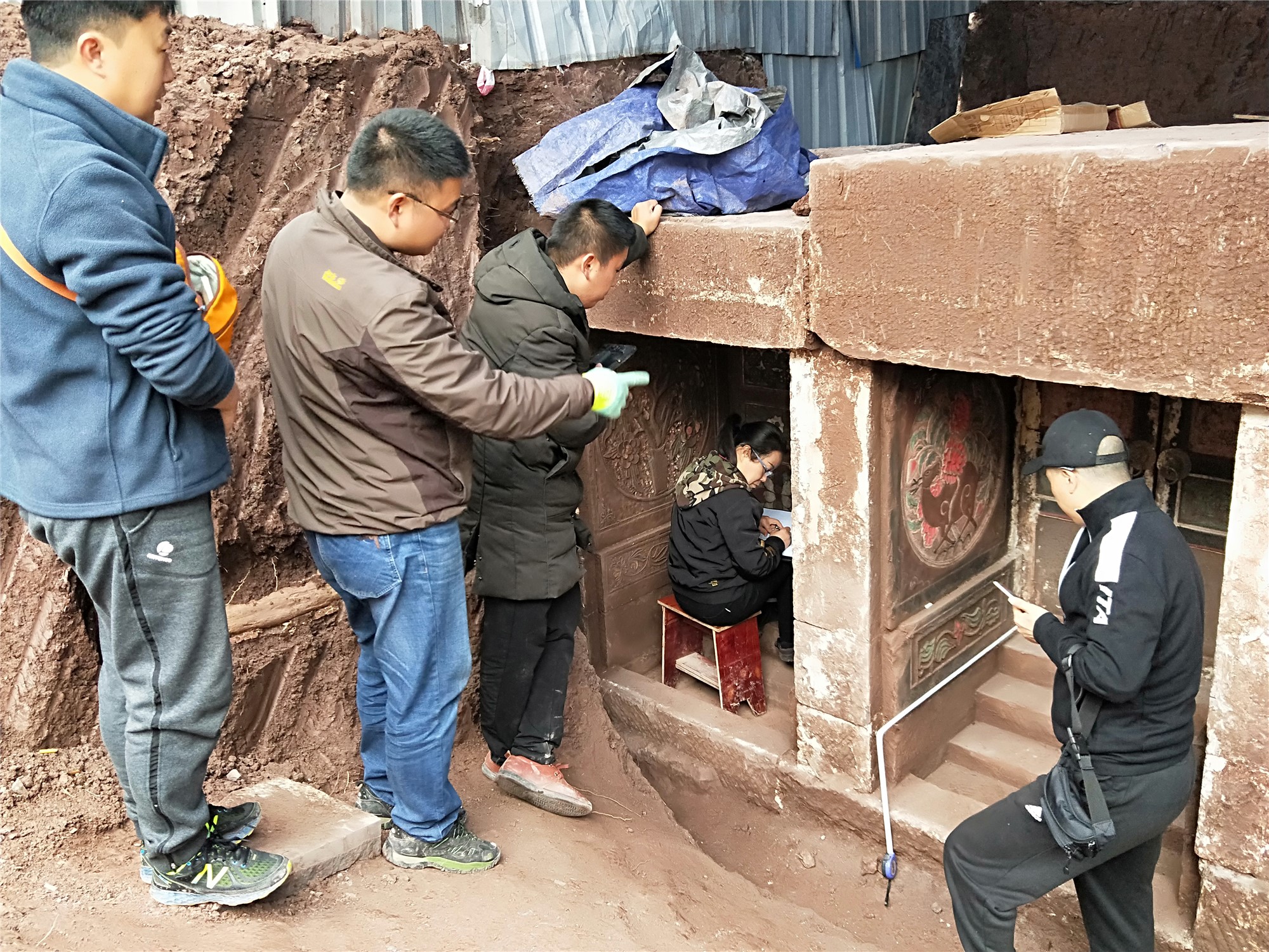资阳惊现明代古墓 石刻壁画精美省内罕见